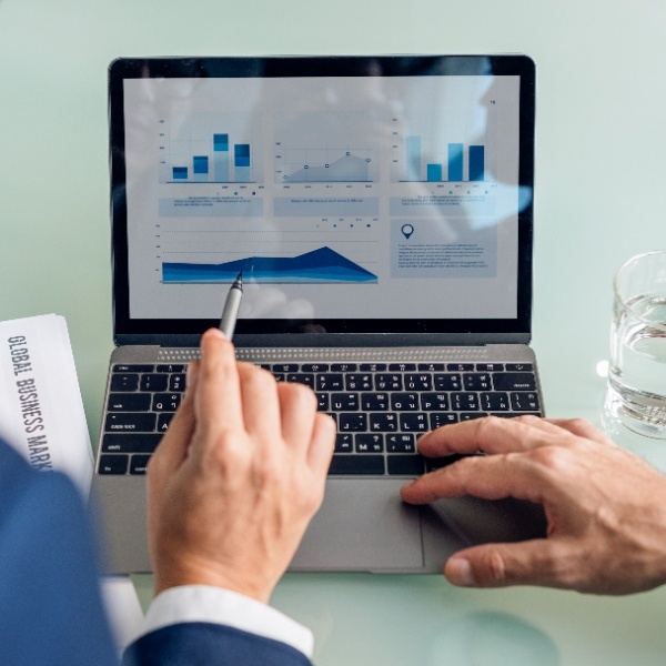 Improving Prediction Accuracy with ARIMA Forecasting Model for Retail & Financial Planning